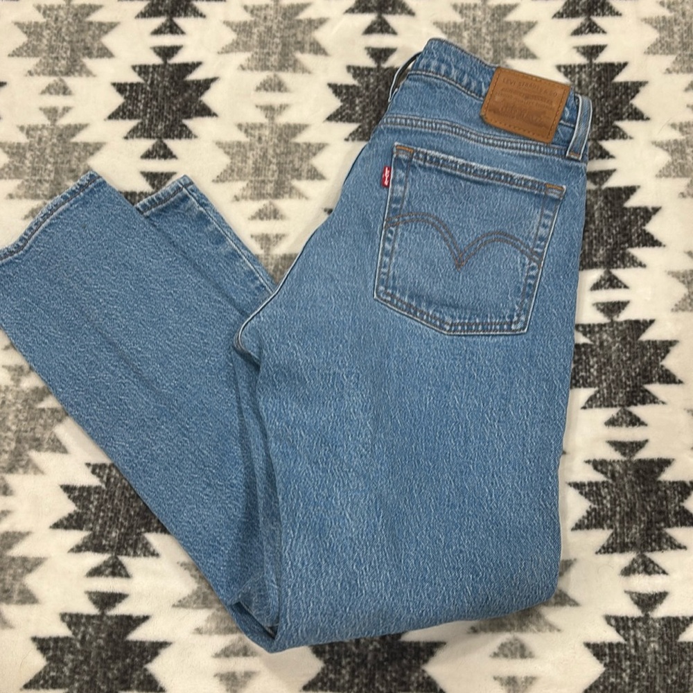 Levi’s straight jean